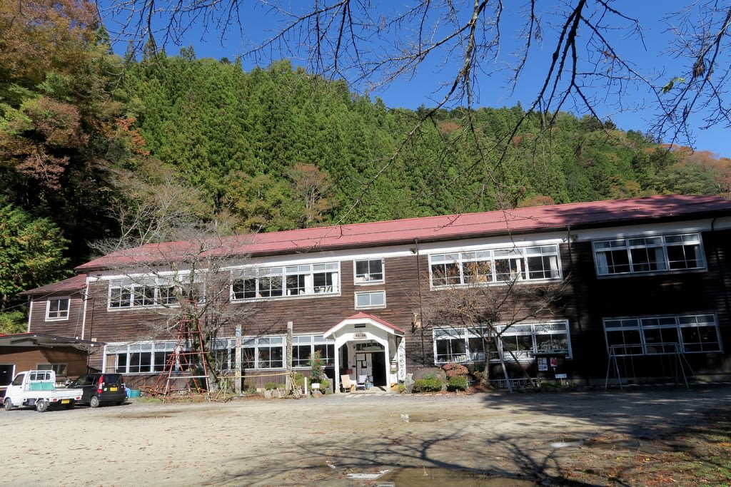 遠山郷 郷愁を呼ぶ旧木沢小学校の木造校舎 自然を求めて近辺ぶらり