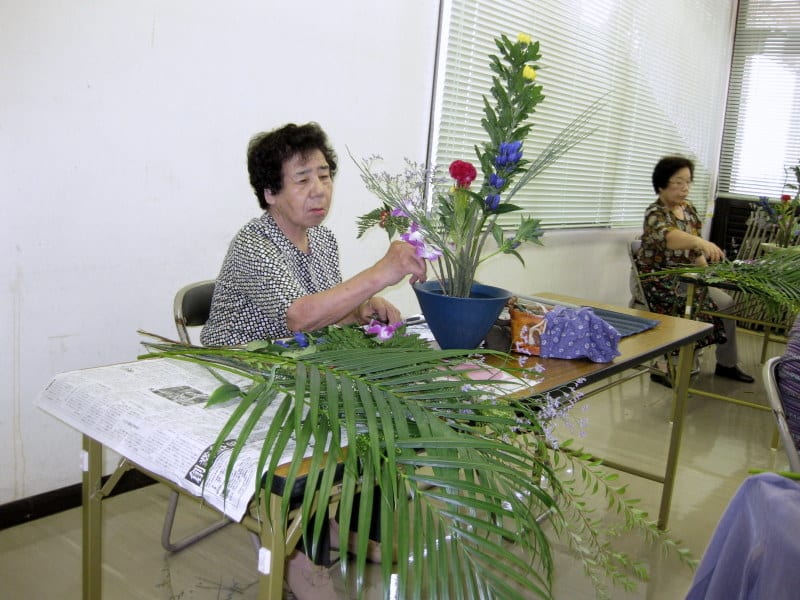 季節が味わえる 秋の花材で立花 自由花 池坊 花のあけちゃんブログ明田眞子 花の力は素晴らしい 広島で４０年 池坊 いけばな教室 熱心な方々と楽しく生けてます