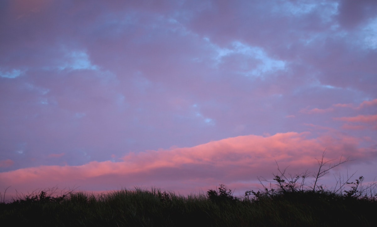 １５日の夕焼けでピンクの雲 海彩空間 プラス