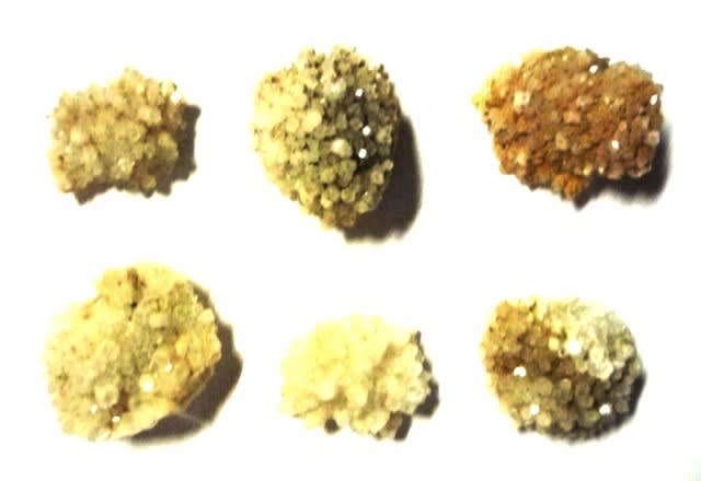 船津鉱山跡産の 「半球状の花水晶」