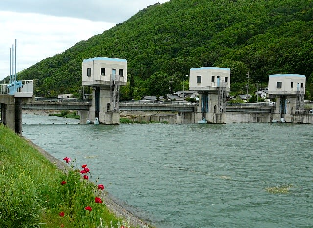 奈良井川からの農業用の取水堰。安曇野は水が豊富だ