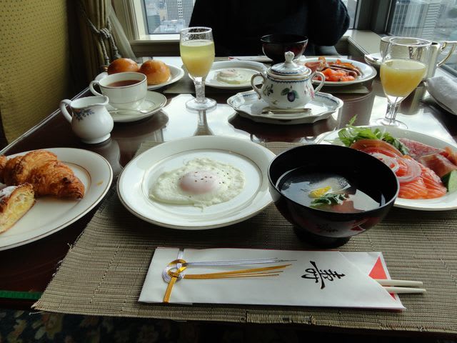 ザ リッツ カールトン大阪 クラブラウンジにて朝食 ふたりでお出かけ