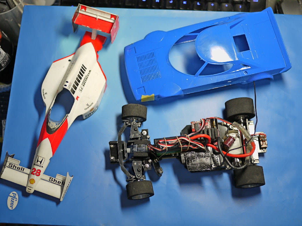 紙喜社」の1/20プラモRCシャーシーとミニカー - MIBの「車の模型が