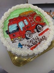 消防車のイラストケーキ ロレーヌ洋菓子店 Blog