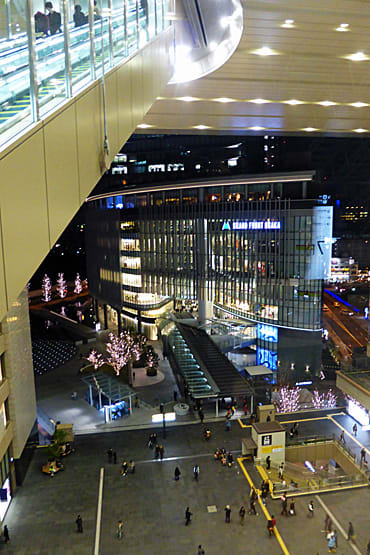 Jr大阪駅 グランフロント大阪 夜の情景 時には 旅の日常