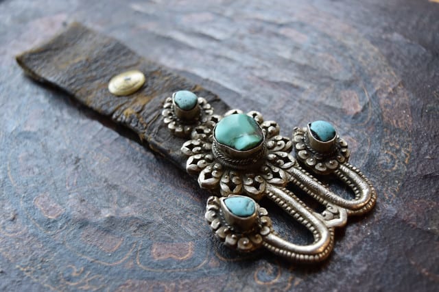 チベットの骨董品の古いもののチベットの蜜蝋緑松石のネックレス ブレスレット 最も