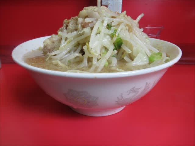 ラーメン二郎 三田本店 へ行く ラーメン 麺少なめ アブラ ニンニク少なめ 今日はどこに行く