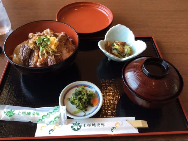 本日のランチ 米沢牛ステーキ 丼 モンキー工房のブログ