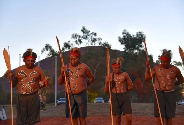 豪先住民指導者が聖地 ウルル で会合 憲法での認知望むか協議 先住民族関連ニュース