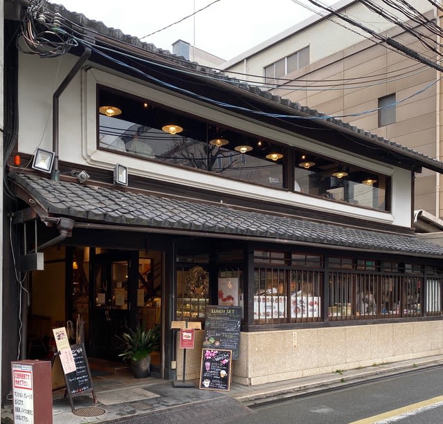 京都の桜カフェ セカンドハウス 東洞院店 老後は京都で