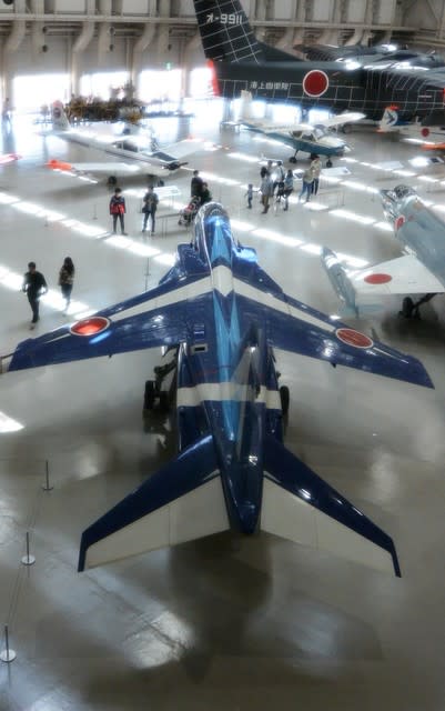 三菱 T-2高等練習機（ブルーインパルス機体） - 観光列車から！ 日々 