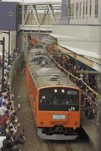 豊田駅1番線に入線