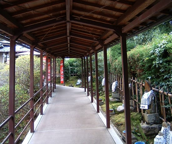 那須与一の墓 即成院 平家物語 義経伝説の史跡を巡る 那須与一の墓 即成院 平家物語 義経伝説の史跡を巡る