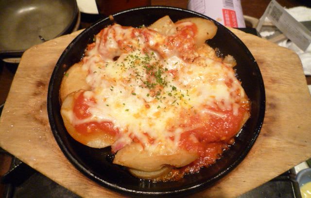 北海道有機ジャガイモのトマトチーズ焼き