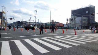 高校駅伝　五条通を走ってる