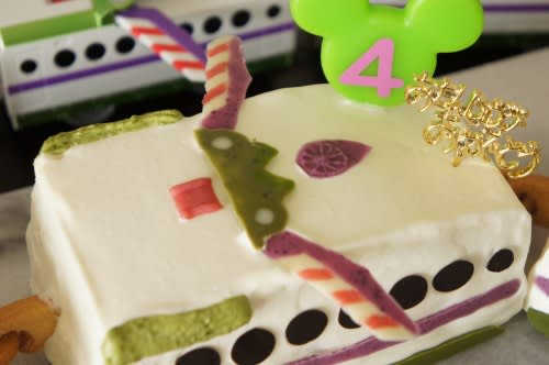 4歳おめでとう バズのプラレールケーキ リトルグリーンメンマカロン ねここと桶屋のきもち 休載中 4歳おめでとう バズのプラレールケーキ リトルグリーンメンマカロン ねここと桶屋のきもち 休載中