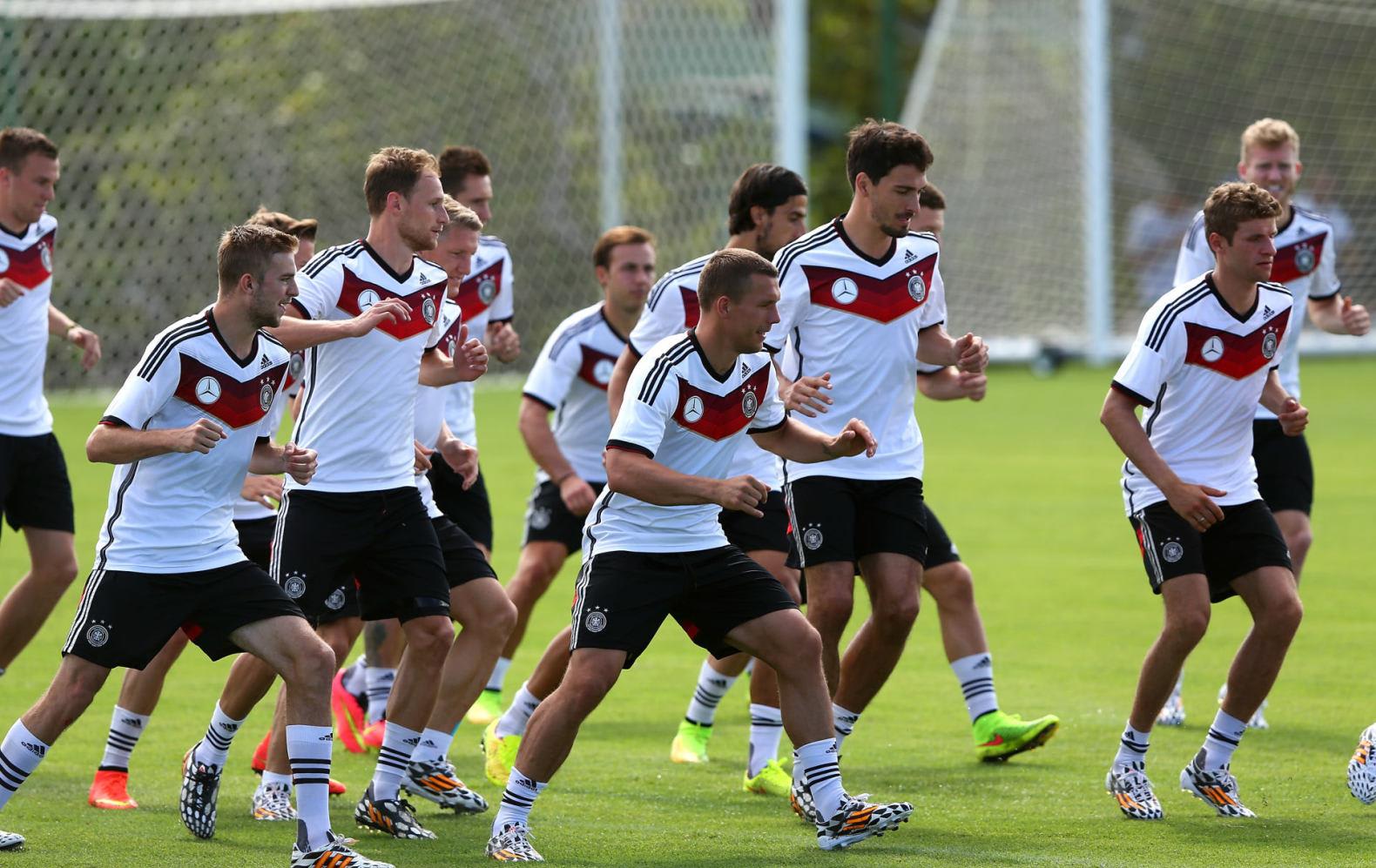 ドイツ代表 いよいよ初戦を前に最終調整 深夜に会場のあるサルバドールへ到着 ヨアヒム レー部 日本マンシャフ党 ドイツ代表 いよいよ初戦を前に最終調整 深夜に会場のあるサルバドールへ到着 ヨアヒム レー部 日本マンシャフ党