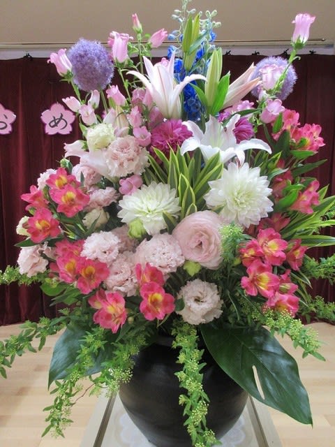 壇上花をお作り致しました 入学式 卒業式 神奈川県 茅ケ崎市の花屋 さんこう生花店 のgooブログ