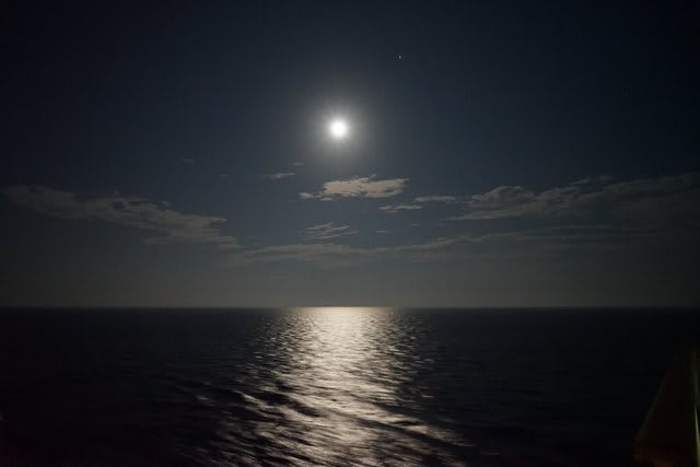 Gw ノルウェージャン ジュエル 南国の楽園夏色クルーズ 月が綺麗な夜でした まるみのあっちこっち巡り