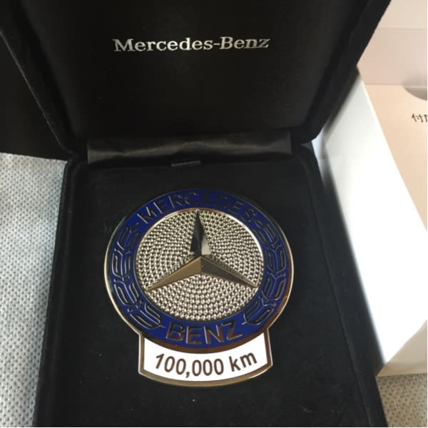 Mercedes Benz 100000km走行記念グリルバッジ