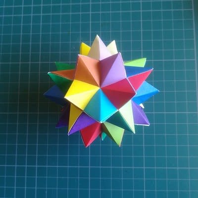 折り紙で くす玉1面体 五方十二面体 トンガリが可愛い多面体です 日だまりのエクセルと蝉しぐれ