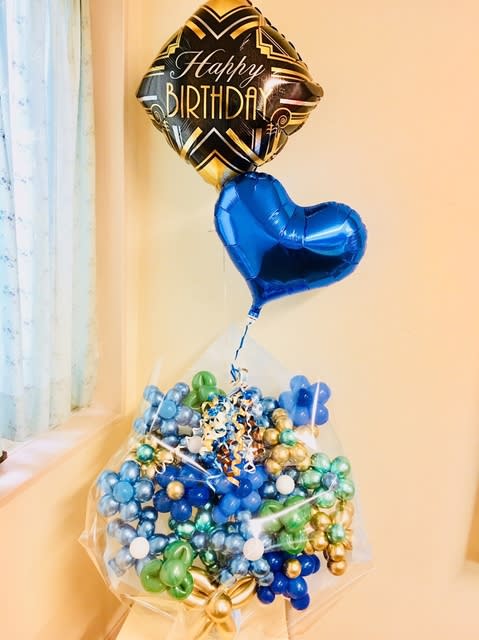 おしゃれなバルーンの花束プレゼント 彼女の誕生日プレゼントに バルーンギフトはバルーンコネクション お問い合わせa Balloonconnection Jp