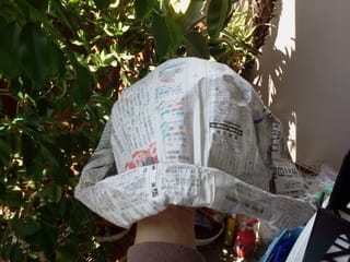 新聞紙で折って作った麦わら帽子 カトー折り ペーバークラフトで広げるエコ