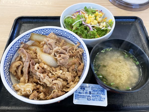 牛肉ラーメンとフルーツサラダセット 本日販売開始！ 『新発田牛ブランド商品』 店内特別割引価格にて