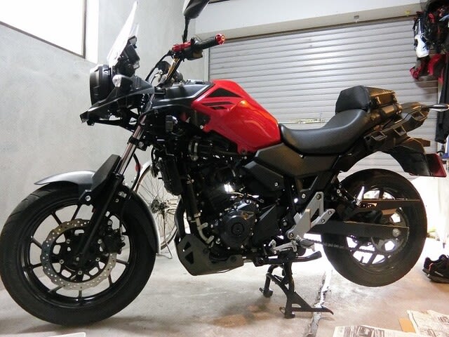 SUZUKI Vストローム250SX カウル Vストローム250SXのリヤサイドカウルをブラックに変更