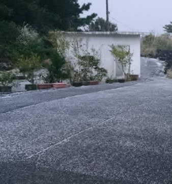 藍ケ江の海。✨❄️ 1月25日(水)　八丈島に雪⛄️です😳