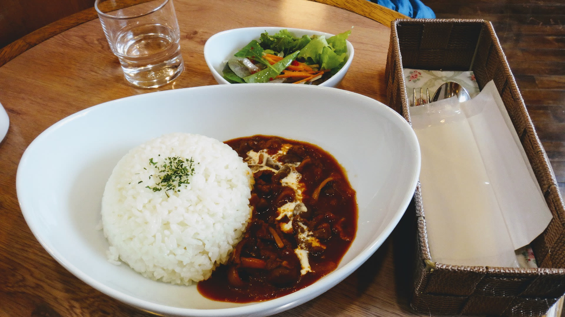 アットホームなサ店でハヤシライスランチ 西川口駅西口の ぽえむ セーチンズワールド