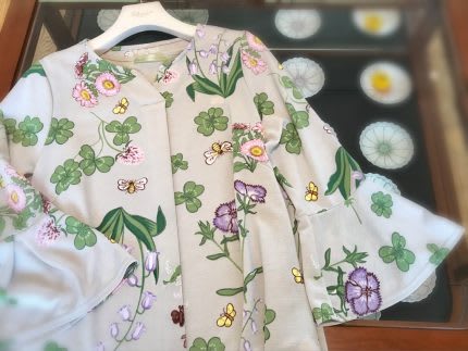 ボタニカル模様の服 はちみつと青い花 No 2