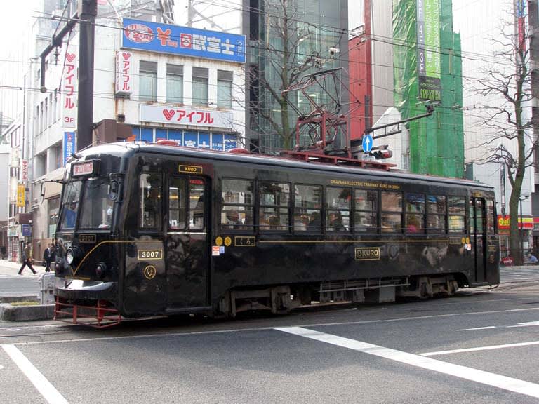 岡山電気軌道3000形「KURO」～名前の通り真っ黒な改装車両 - MAKIKYUの 