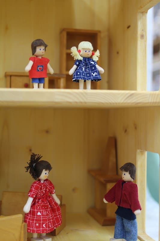 ドールハウスに夢中！ - おもちゃと人形の専門店 黒田人形店