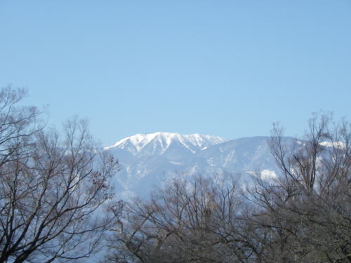 松本城二の丸裏御門橋から望む大滝山