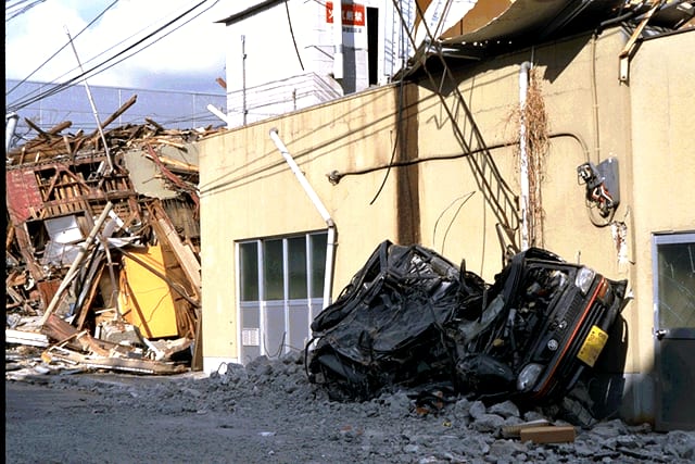 著作権フリーの阪神淡路大震災の写真 イタグレと暮らす戌年男のブログ