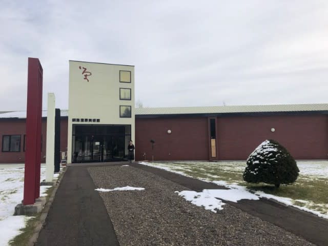 釧路湿原美術館を訪問 釧路湿原をこよなく愛した画家の佐々木榮松氏の作品を同館の高野範子理事長の案内で鑑賞 去る11月日付の日本経済新聞の文化欄には高野理事長の手記が掲載されたばかりです 佐藤英道 日々奔走 釧路湿原美術館を訪問 釧路湿原をこよなく愛した画家の佐々木榮松氏の作品を同館の高野範子理事長の案内で鑑賞 去る11月日付の日本経済新聞の文化欄には高野理事長の手記が掲載されたばかりです 佐藤英道 日々奔走