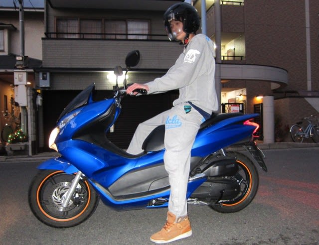 Pcx リムステッカーでお洒落にカスタム 晴れた日にバイクみたいな乗り物でどこかに行こう