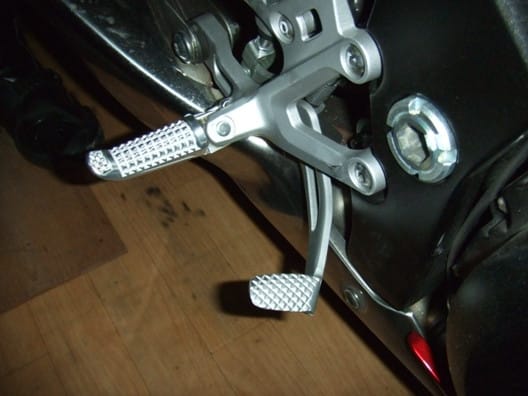 17 03 Gsxｰs1000 転ぶと意外と曲がるし直りますのブレーキペダル コーヂ 日々のあとさ記