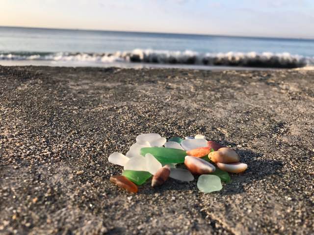 七里ヶ浜散歩でもくもくビーチコーミング - こころの絵カード・鉄子な 
