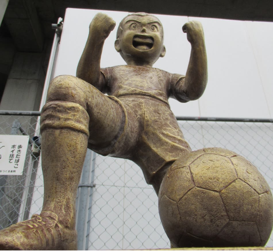 人気サッカー漫画 キャプテン翼 のキャラクターブロンズ像を追い求め見てきました 和太鼓とｂ級 C級 グルメ物語 東京 メタボリックシンドロームも気になる なりますよ ネェ 発