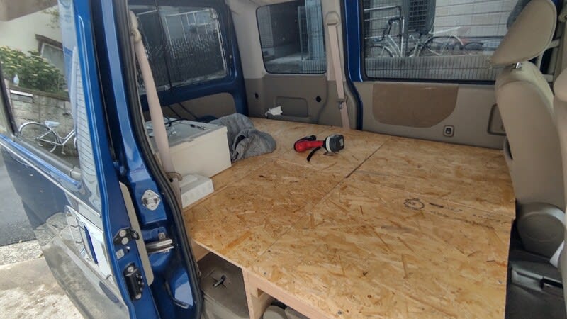 アトレーワゴン車中泊diy 床が完成 ソーラーパネルのサイズに悩む 酔っぱらい一人旅