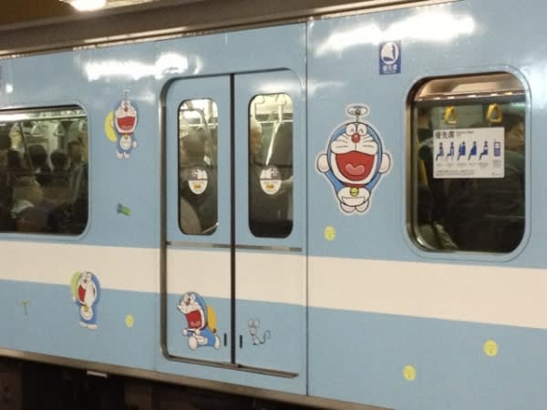小田急線のドラえもん電車 あしあとのこし 小田急線のドラえもん電車 あしあとのこし