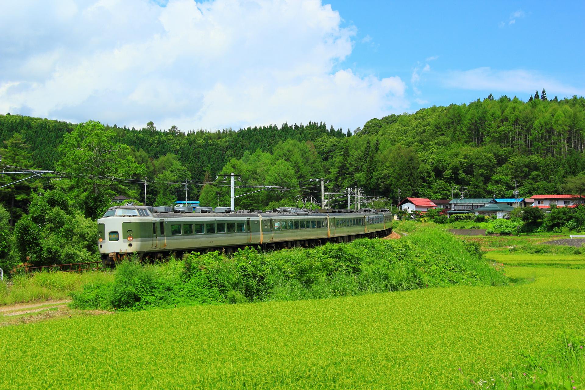 晩夏の風景を行く1系 一鉄草魂 鉄道風景 乗車記 ときどき名所とグルメ