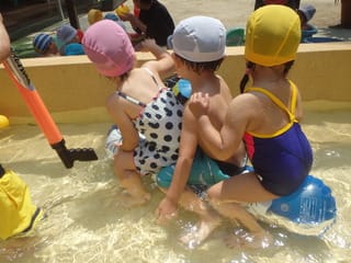 すみれ組 一時保育 プール おおわだ保育園 子どもたちの様子 すみれ組 一時保育 プール おおわだ保育園 子どもたちの様子