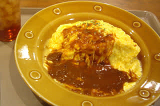 オムオムのオムライス フモフモの夢うつつ