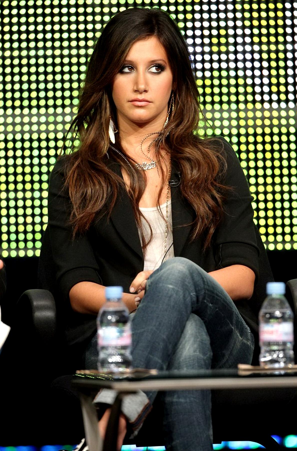 Ashley Tisdale Cbs Summer Tca 29 July 10 Favorite Celebrity Pictures