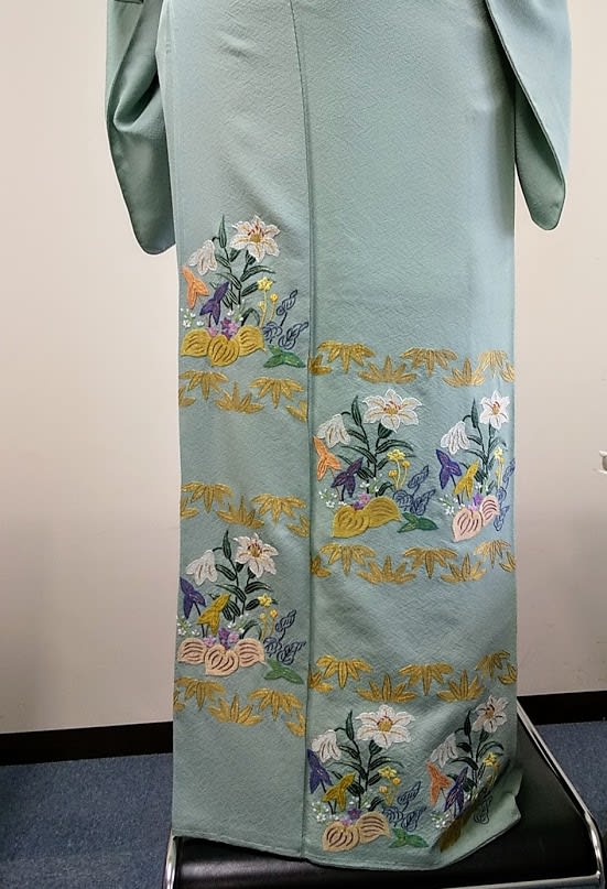 総刺繍着物 横置き百合の花文様 日本刺繍 Nuinui のブログ