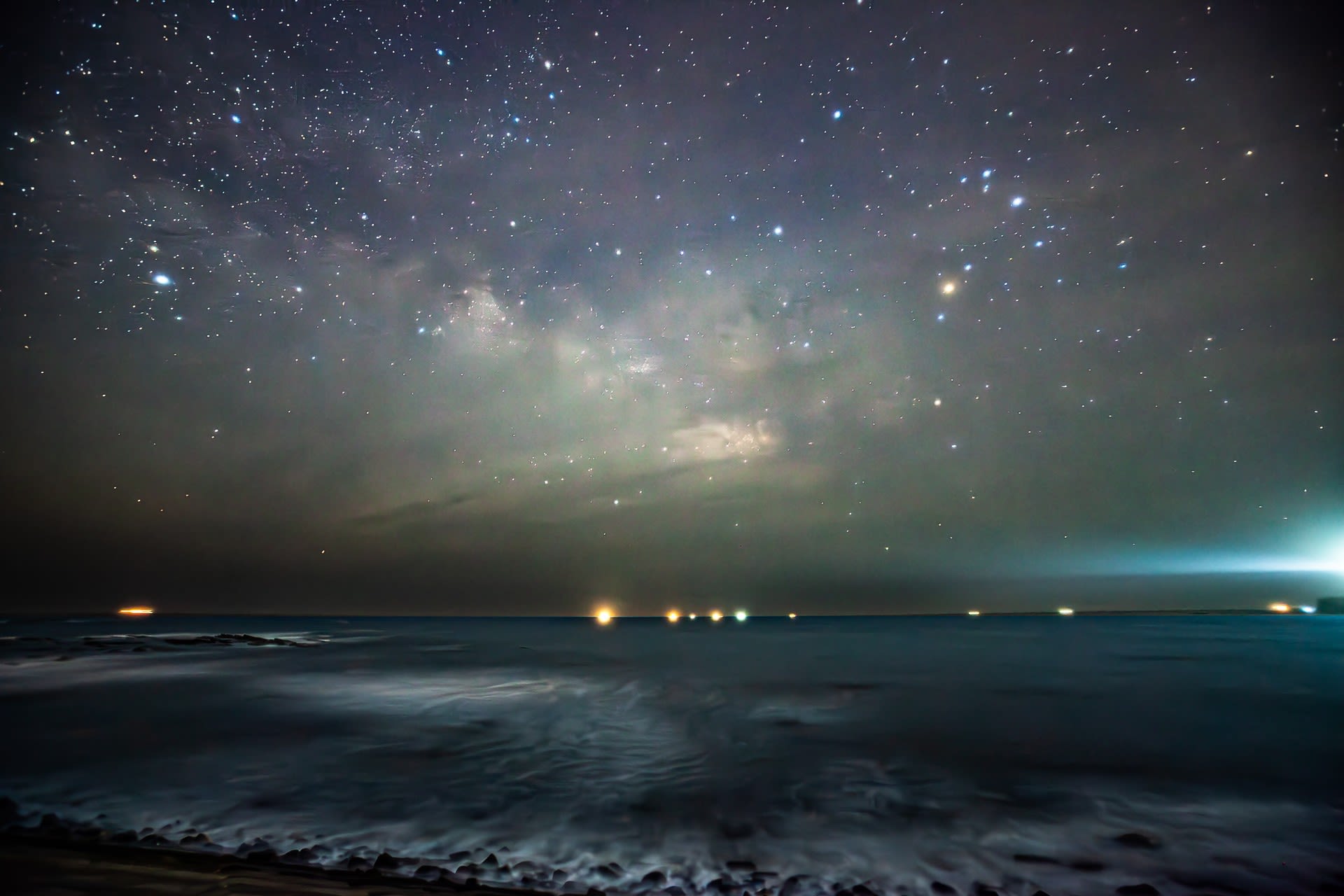 海と天の川の写真