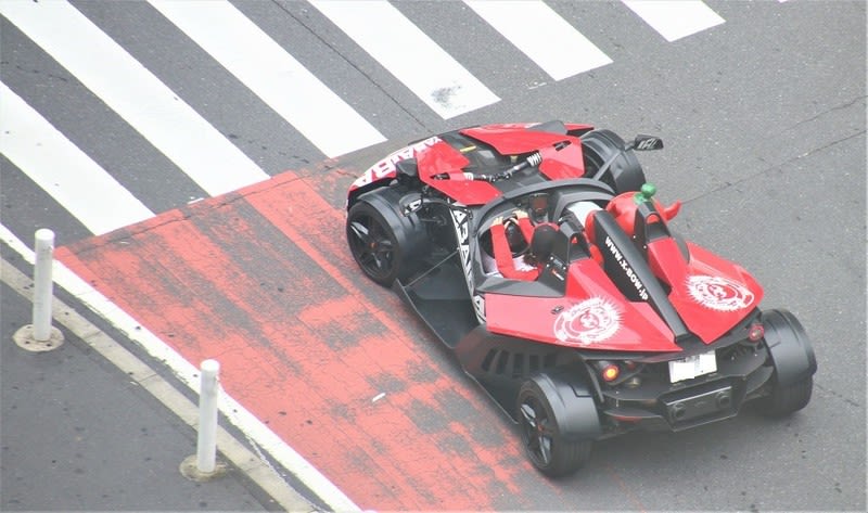 オーストリアの軽量スポーツカー ハイブリッドな生活 旧ルノーな生活